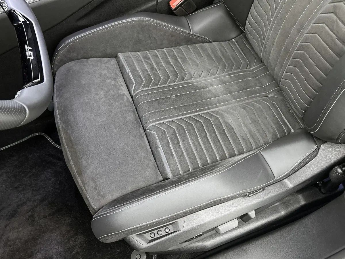 GT Avantage 210pk 73 kWh Automaat | Tot 8 Jaar Garantie | Schuif-/kanteldak | Elektrisch Verstelb. Bestuurdersstoel | Focal-Geluidssysteem | Drive Assist Plus Pack | 3 Fase | Warmtepomp | El