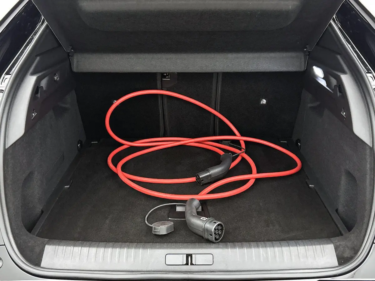 GT Avantage 210pk 73 kWh Automaat | Tot 8 Jaar Garantie | Schuif-/kanteldak | Elektrisch Verstelb. Bestuurdersstoel | Focal-Geluidssysteem | Drive Assist Plus Pack | 3 Fase | Warmtepomp | El