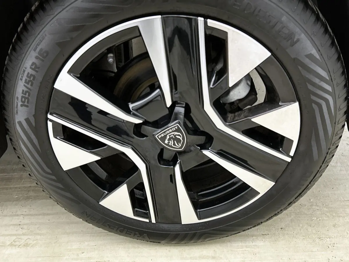 1.2 Hybrid 110pk Allure Automaat | Navigatie | Camera | Cruise Control | 16"LMV | Apple Carplay/Android Auto | Parkeersensoren |