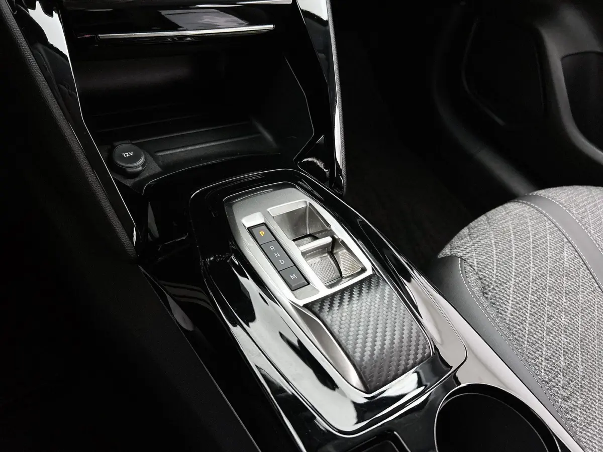 1.2 Hybrid 110pk Allure Automaat | Navigatie | Camera | Cruise Control | 16"LMV | Apple Carplay/Android Auto | Parkeersensoren |