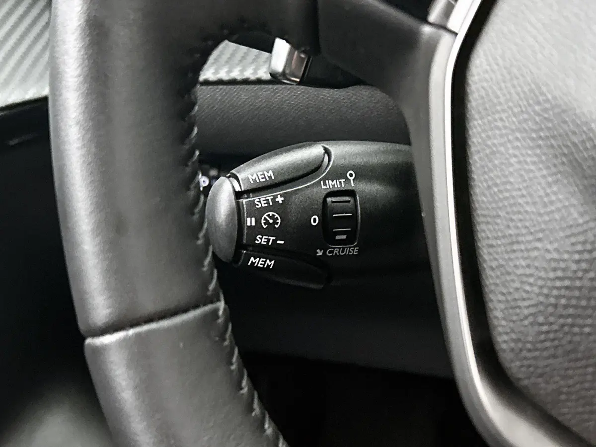 1.2 Hybrid 110pk Allure Automaat | Navigatie | Camera | Cruise Control | 16"LMV | Apple Carplay/Android Auto | Parkeersensoren |