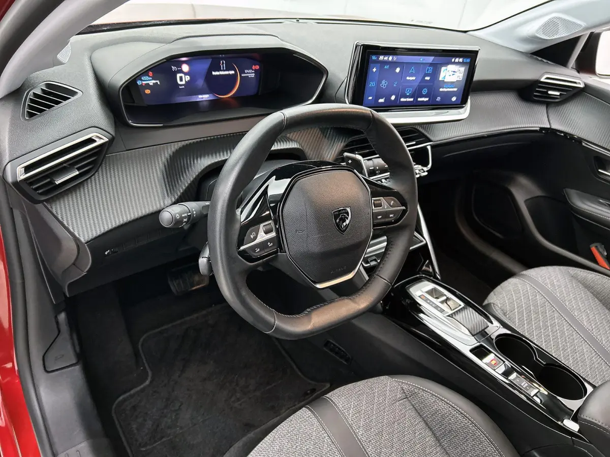 1.2 Hybrid 110pk Allure Automaat | Navigatie | Camera | Cruise Control | 16"LMV | Apple Carplay/Android Auto | Parkeersensoren |