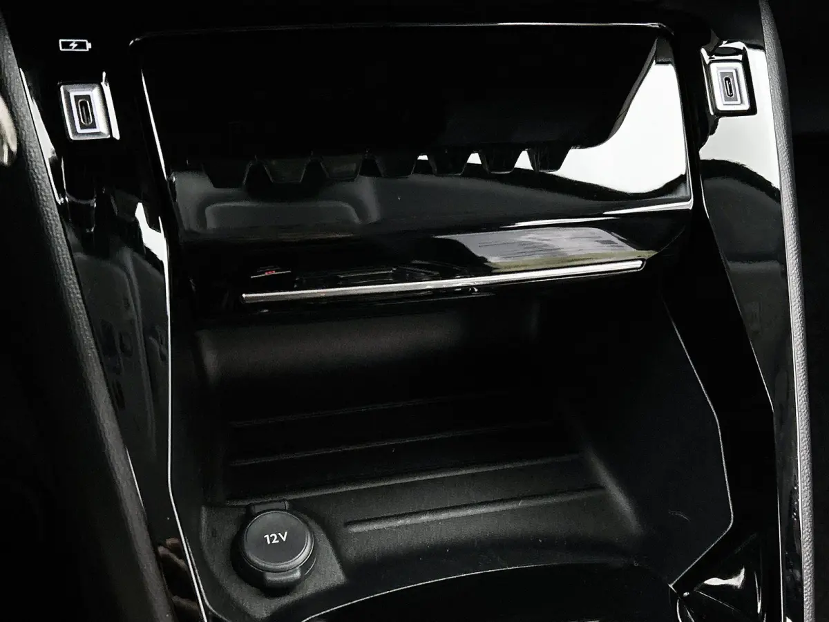 1.2 Hybrid 110pk Allure Automaat | Navigatie | Camera | Cruise Control | 16"LMV | Apple Carplay/Android Auto | Parkeersensoren |