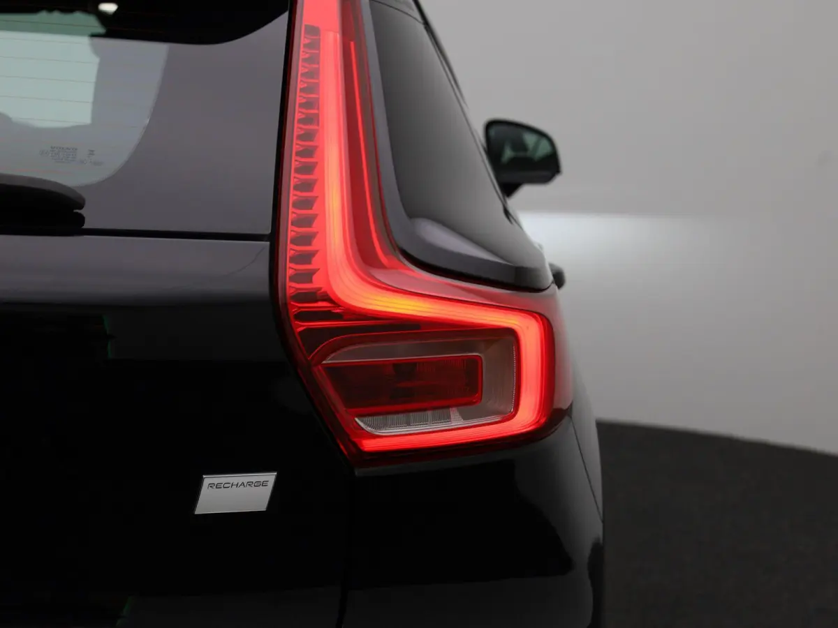Core 70 kWh | Automaat | Apple Carplay / Android Auto | Virtual Cockpit | Achteruitrijcamera | Climate Control | Cruise Control | Bluetooth | Lichtmetalen Velgen |