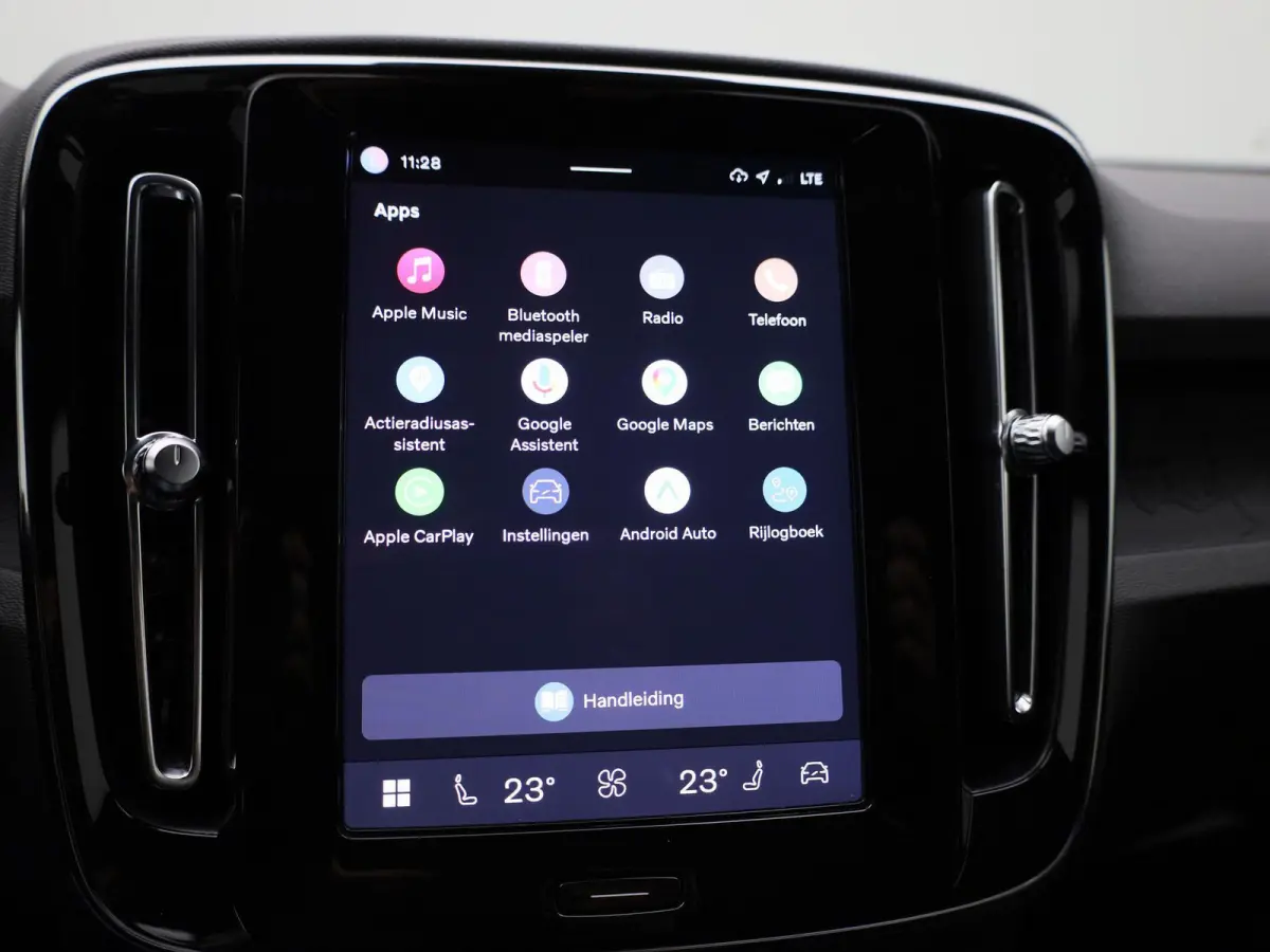 Core 70 kWh | Automaat | Apple Carplay / Android Auto | Virtual Cockpit | Achteruitrijcamera | Climate Control | Cruise Control | Bluetooth | Lichtmetalen Velgen |