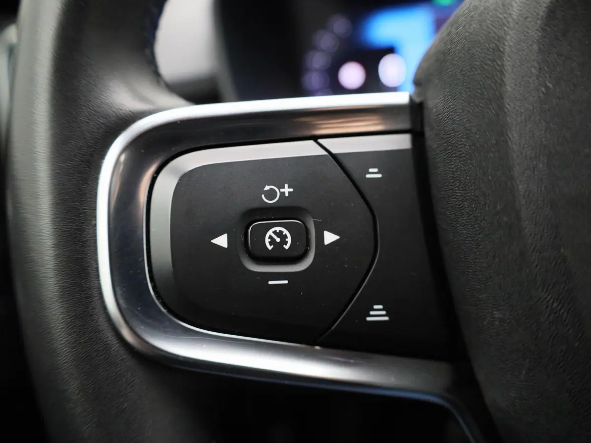Core 70 kWh | Automaat | Apple Carplay / Android Auto | Virtual Cockpit | Achteruitrijcamera | Climate Control | Cruise Control | Bluetooth | Lichtmetalen Velgen |