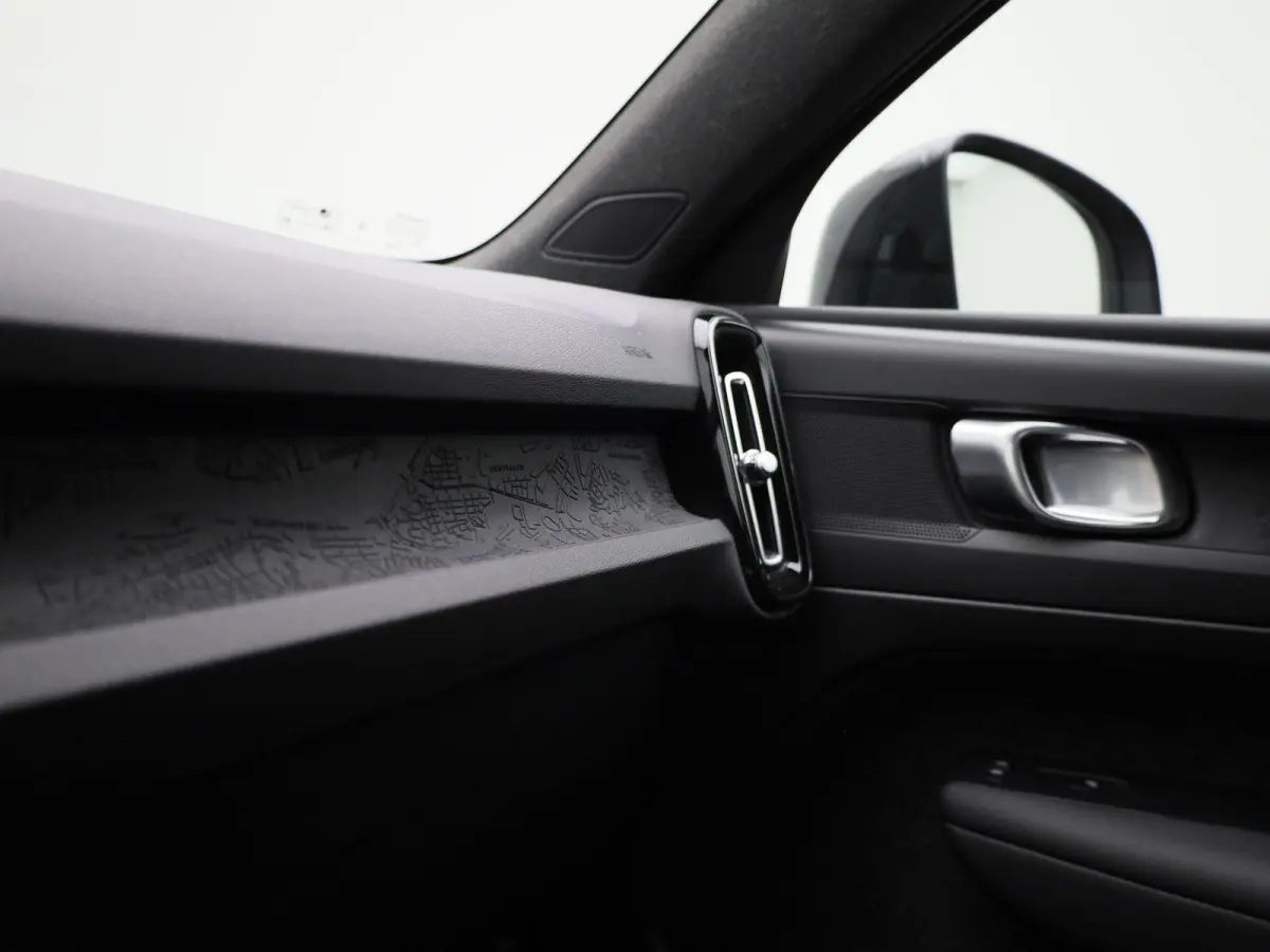 Core 70 kWh | Automaat | Apple Carplay / Android Auto | Virtual Cockpit | Achteruitrijcamera | Climate Control | Cruise Control | Bluetooth | Lichtmetalen Velgen |