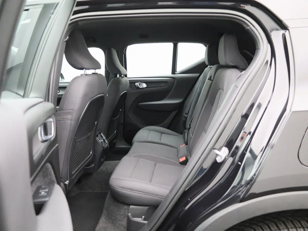 Core 70 kWh | Automaat | Apple Carplay / Android Auto | Virtual Cockpit | Achteruitrijcamera | Climate Control | Cruise Control | Bluetooth | Lichtmetalen Velgen |