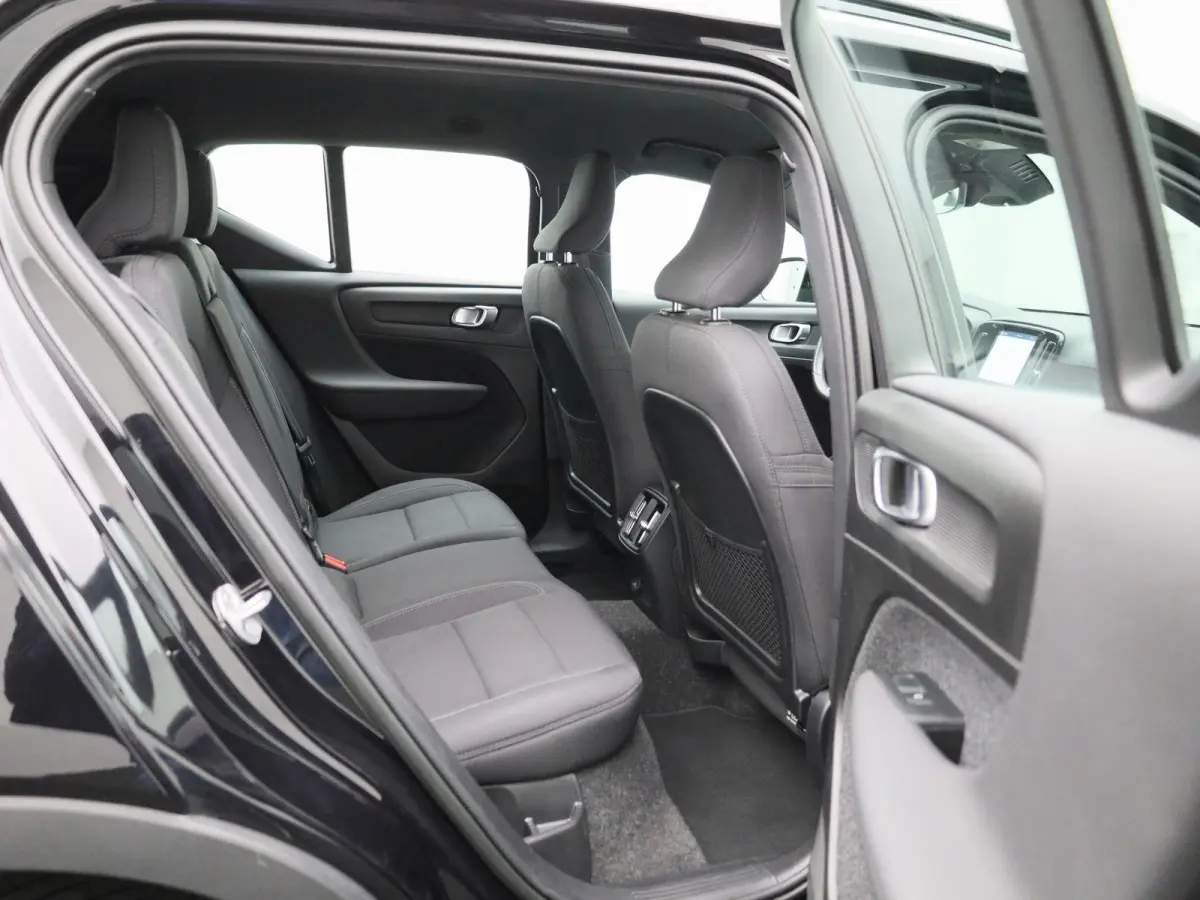 Core 70 kWh | Automaat | Apple Carplay / Android Auto | Virtual Cockpit | Achteruitrijcamera | Climate Control | Cruise Control | Bluetooth | Lichtmetalen Velgen |