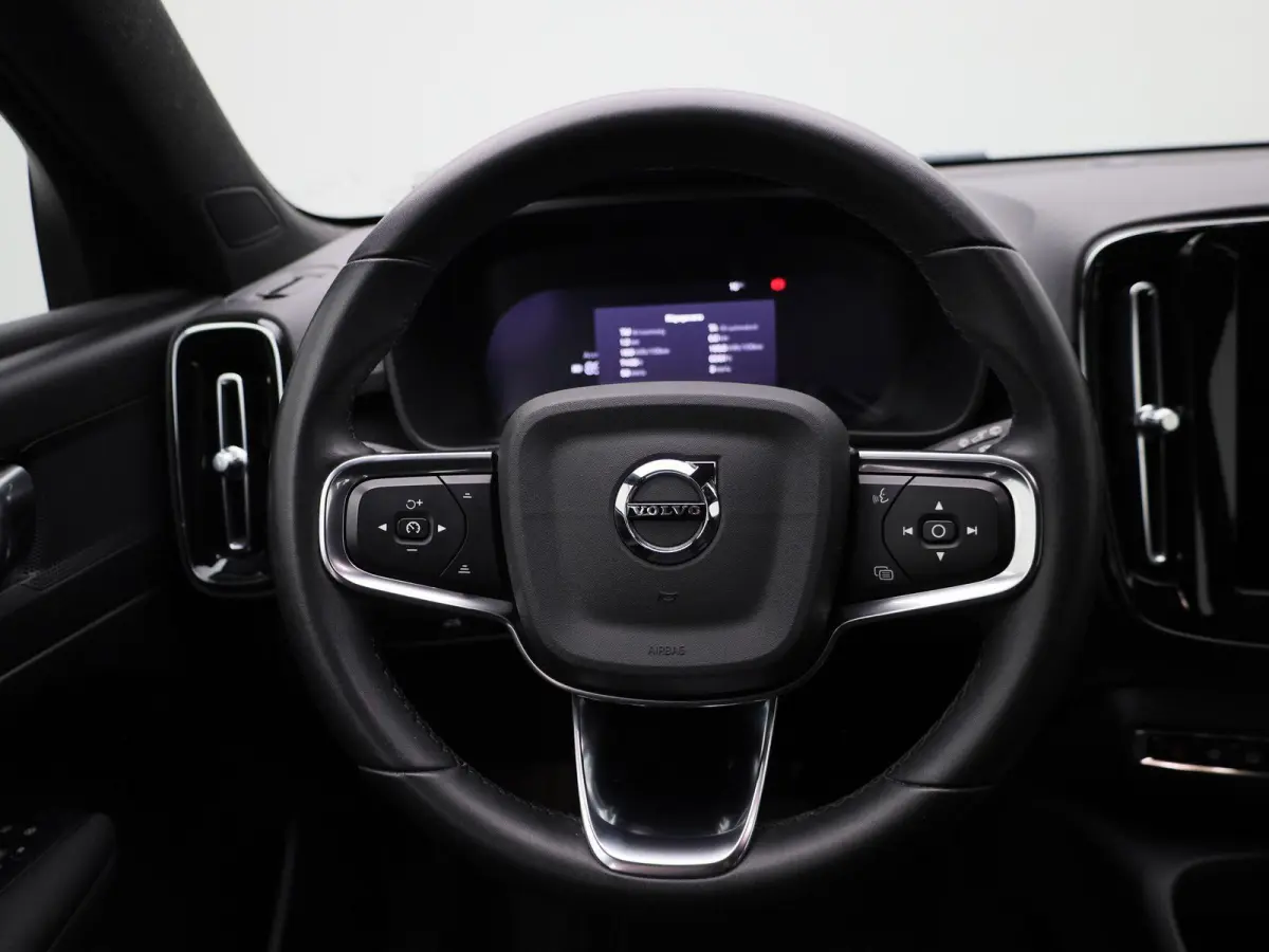 Core 70 kWh | Automaat | Apple Carplay / Android Auto | Virtual Cockpit | Achteruitrijcamera | Climate Control | Cruise Control | Bluetooth | Lichtmetalen Velgen |