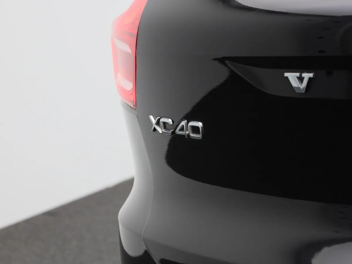 Core 70 kWh | Automaat | Apple Carplay / Android Auto | Virtual Cockpit | Achteruitrijcamera | Climate Control | Cruise Control | Bluetooth | Lichtmetalen Velgen |