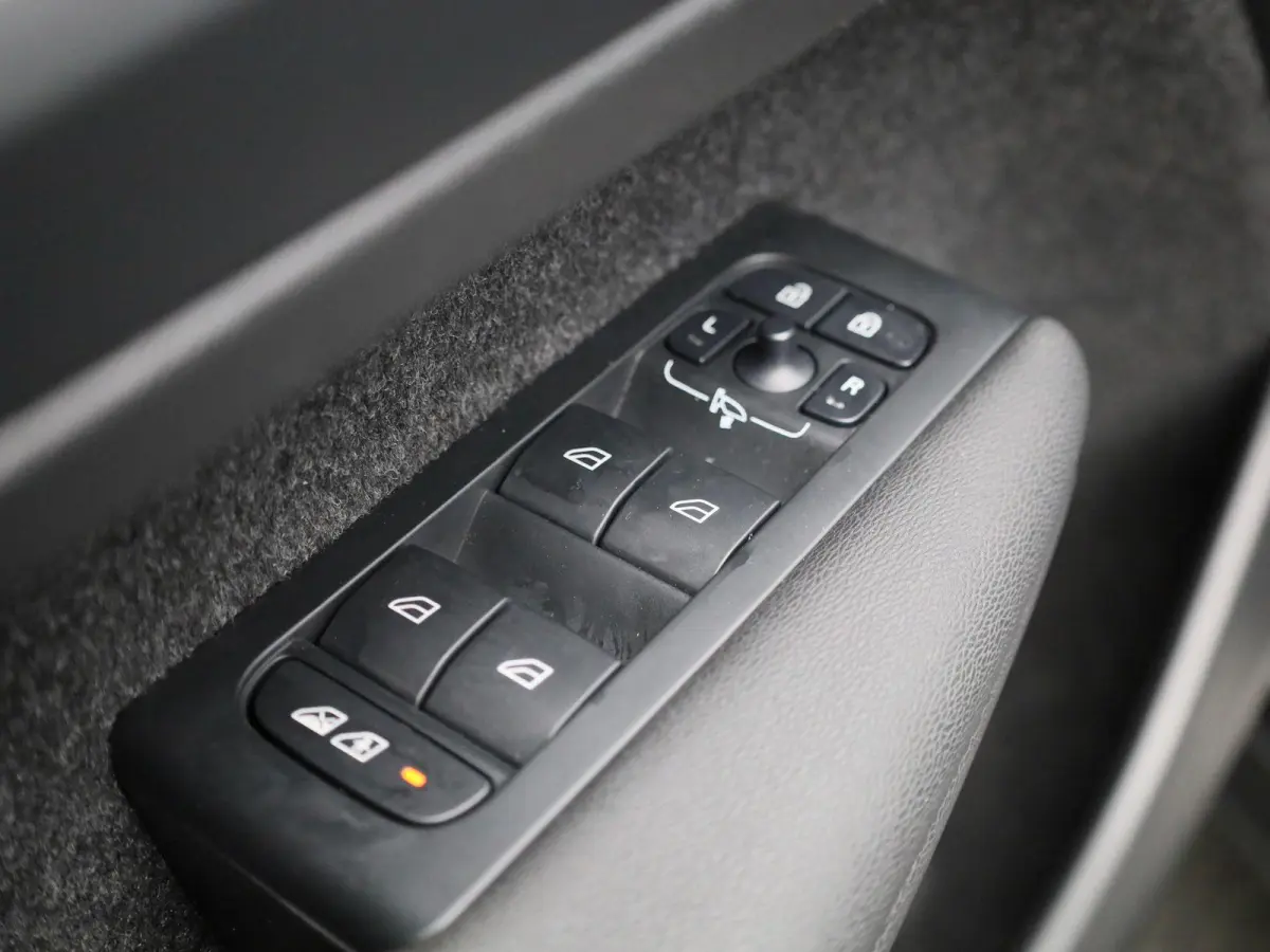 Core 70 kWh | Automaat | Apple Carplay / Android Auto | Virtual Cockpit | Achteruitrijcamera | Climate Control | Cruise Control | Bluetooth | Lichtmetalen Velgen |