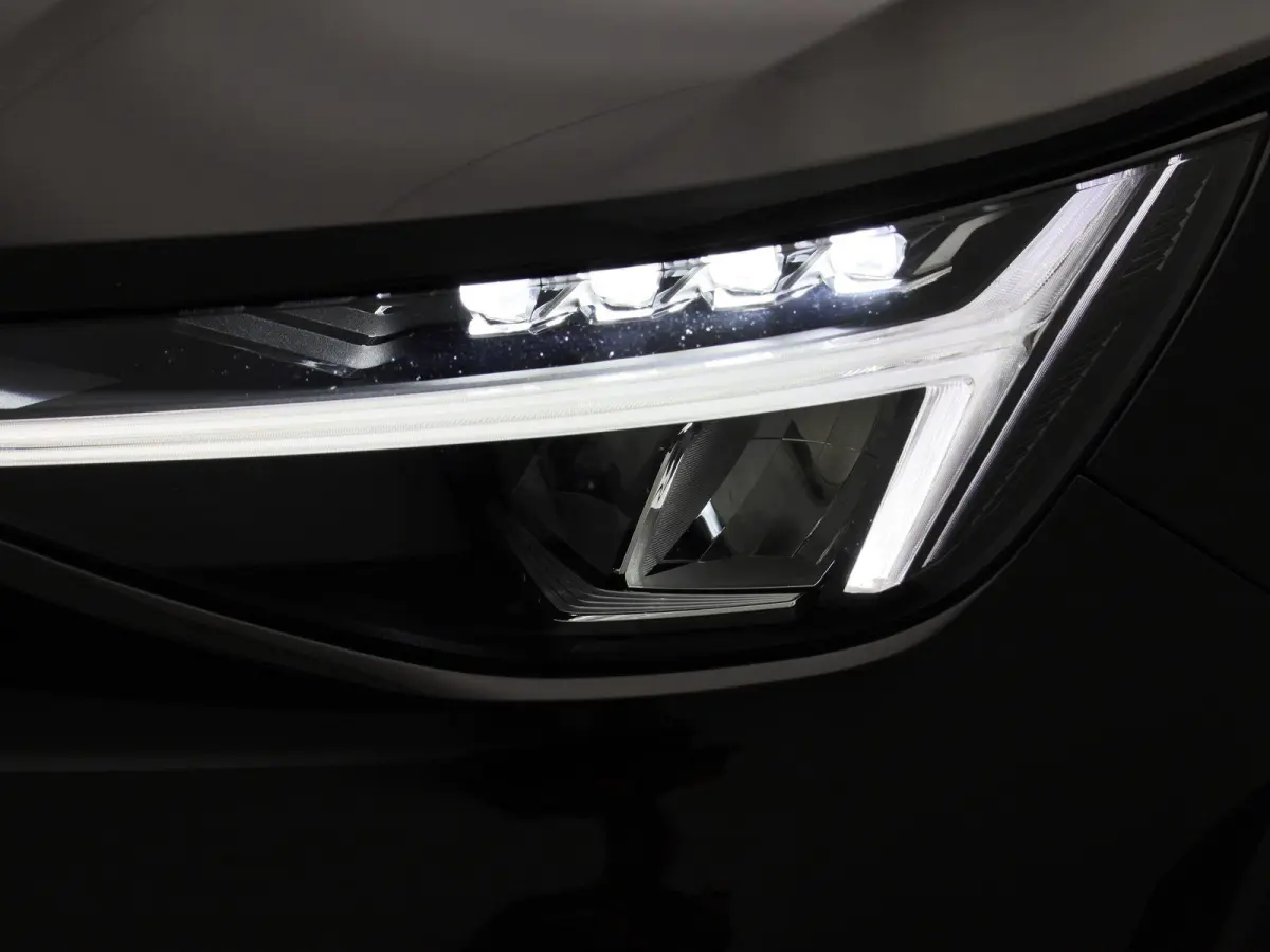 Core 70 kWh | Automaat | Apple Carplay / Android Auto | Virtual Cockpit | Achteruitrijcamera | Climate Control | Cruise Control | Bluetooth | Lichtmetalen Velgen |