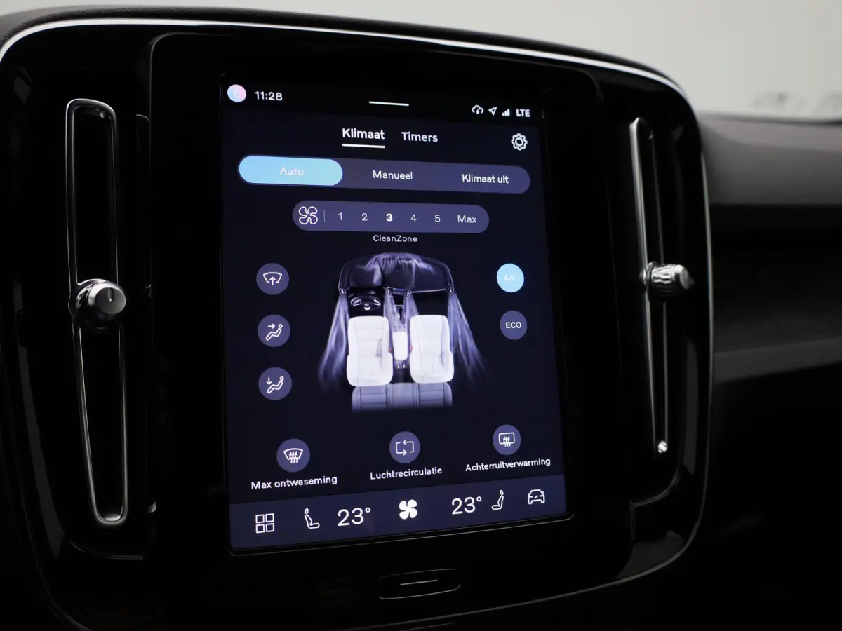 Core 70 kWh | Automaat | Apple Carplay / Android Auto | Virtual Cockpit | Achteruitrijcamera | Climate Control | Cruise Control | Bluetooth | Lichtmetalen Velgen |