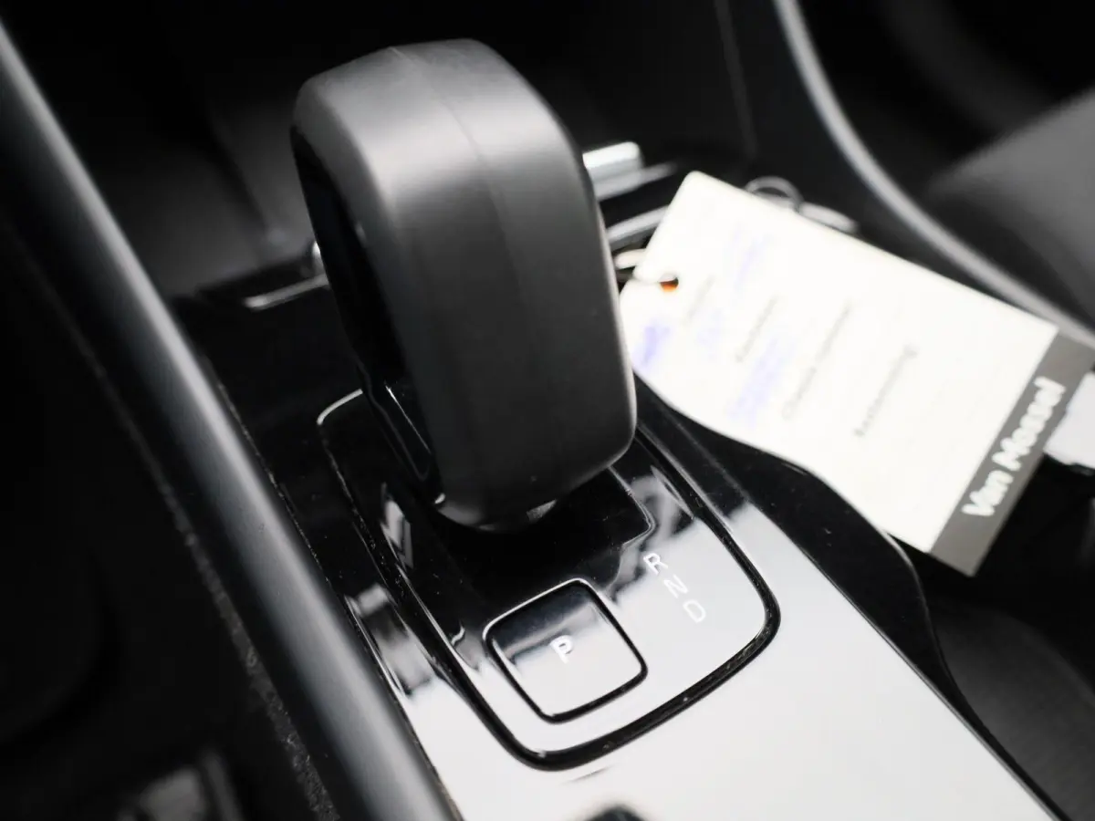 Core 70 kWh | Automaat | Apple Carplay / Android Auto | Virtual Cockpit | Achteruitrijcamera | Climate Control | Cruise Control | Bluetooth | Lichtmetalen Velgen |