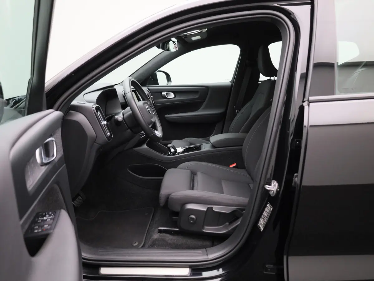 Core 70 kWh | Automaat | Apple Carplay / Android Auto | Virtual Cockpit | Achteruitrijcamera | Climate Control | Cruise Control | Bluetooth | Lichtmetalen Velgen |