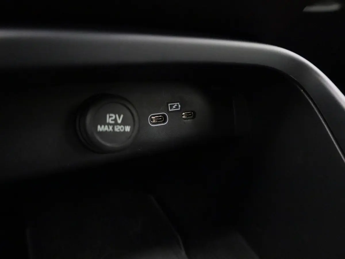 Core 70 kWh | Automaat | Apple Carplay / Android Auto | Virtual Cockpit | Achteruitrijcamera | Climate Control | Cruise Control | Bluetooth | Lichtmetalen Velgen |