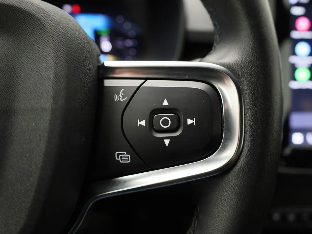 Core 70 kWh | Automaat | Apple Carplay / Android Auto | Virtual Cockpit | Achteruitrijcamera | Climate Control | Cruise Control | Bluetooth | Lichtmetalen Velgen |