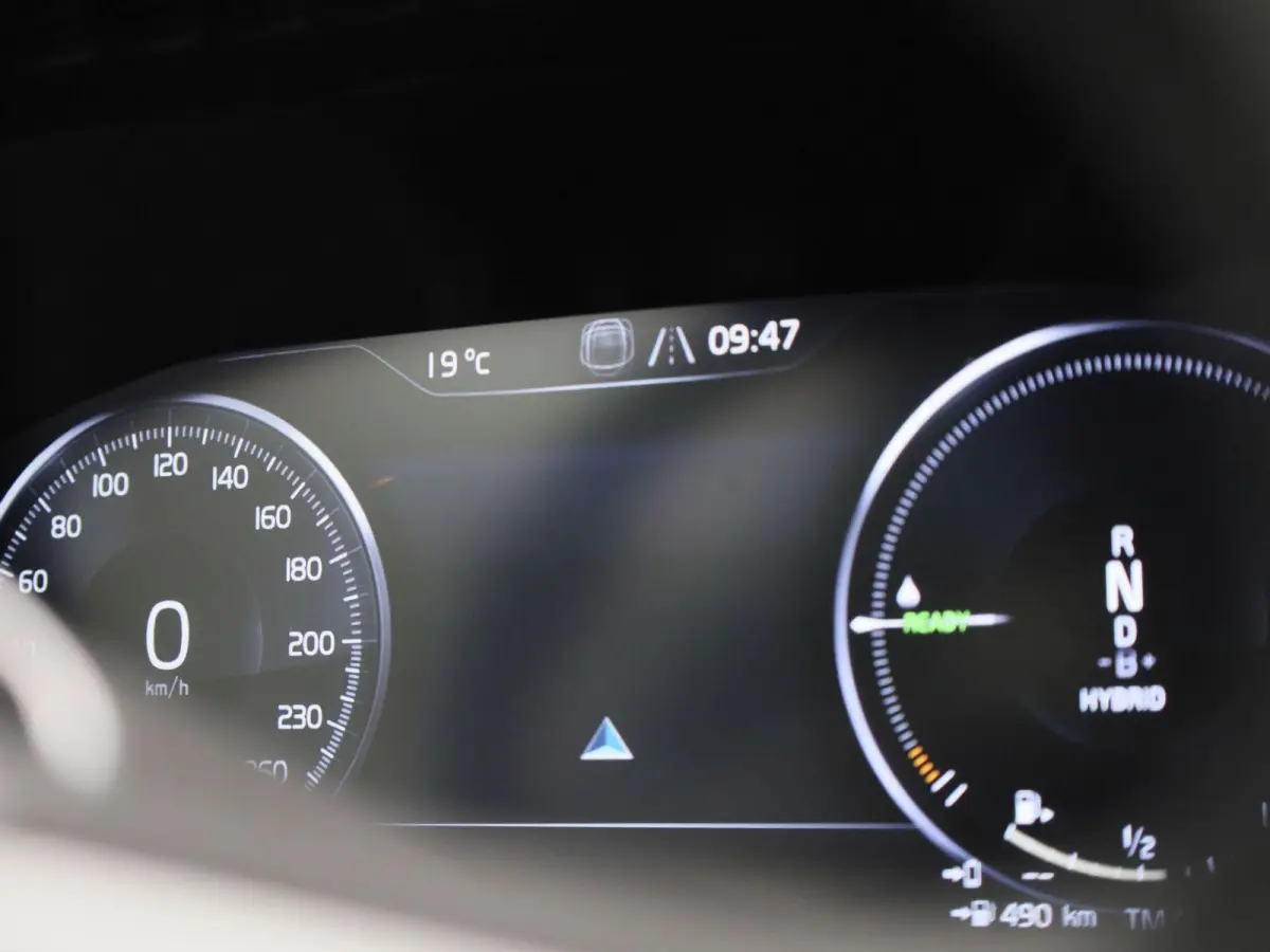 2.0 T8 4WD Geartronic Momentum Pro 7-ZITTER | PANORAMADAK | ELEKTRISCHE ACHTERKLEP | BLUETOOTH | ACHTERUITRIJCAMERA | TREKHAAK | LEDER |