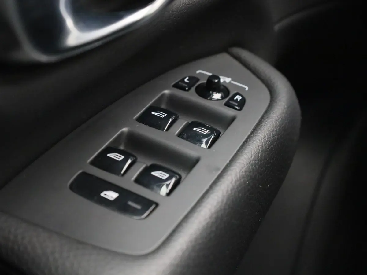 2.0 T8 4WD Geartronic Momentum Pro 7-ZITTER | PANORAMADAK | ELEKTRISCHE ACHTERKLEP | BLUETOOTH | ACHTERUITRIJCAMERA | TREKHAAK | LEDER |