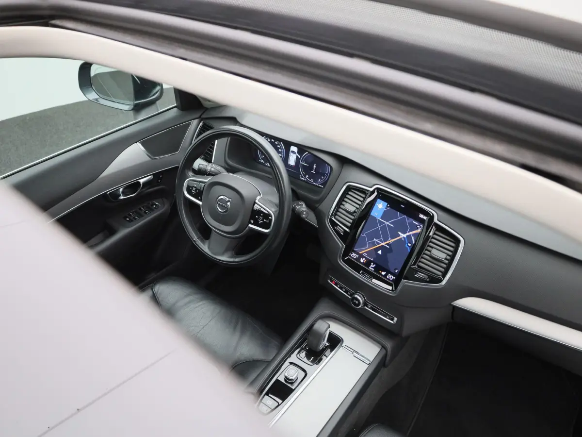 2.0 T8 4WD Geartronic Momentum Pro 7-ZITTER | PANORAMADAK | ELEKTRISCHE ACHTERKLEP | BLUETOOTH | ACHTERUITRIJCAMERA | TREKHAAK | LEDER |