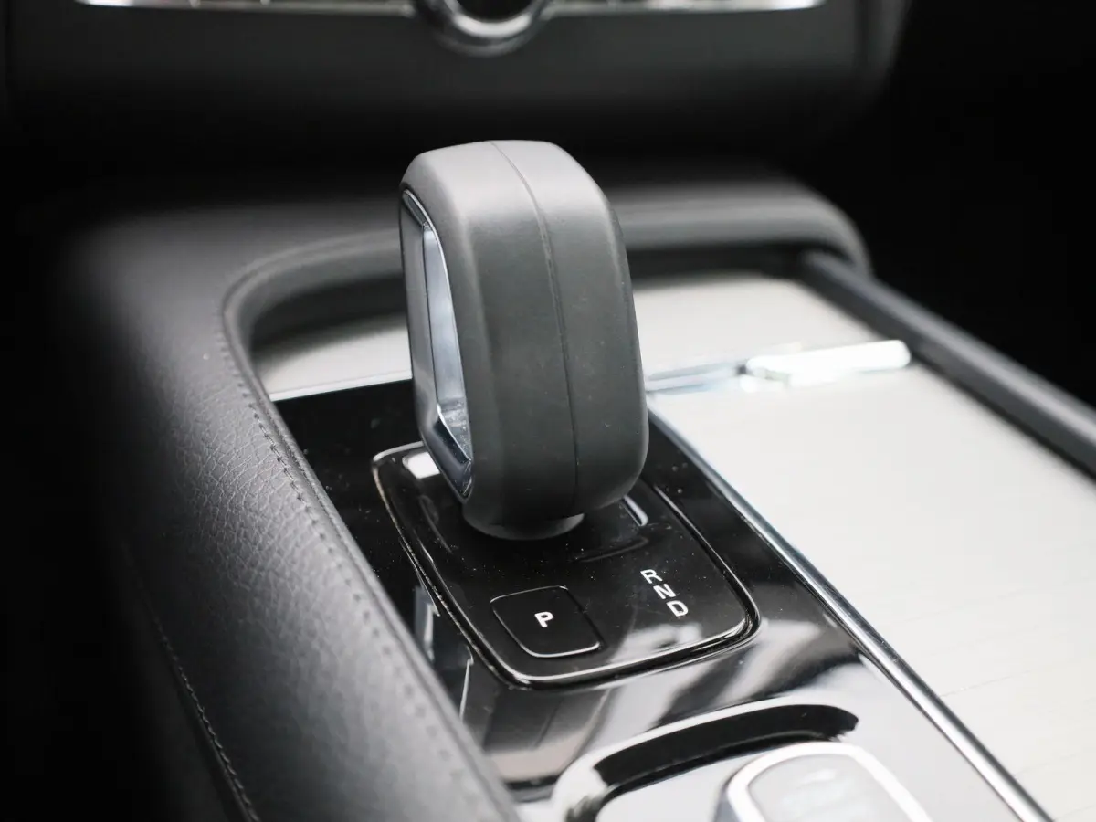 2.0 T8 4WD Geartronic Momentum Pro 7-ZITTER | PANORAMADAK | ELEKTRISCHE ACHTERKLEP | BLUETOOTH | ACHTERUITRIJCAMERA | TREKHAAK | LEDER |
