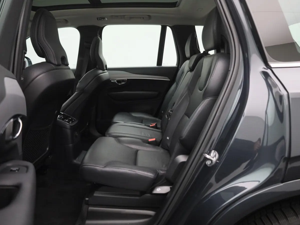 2.0 T8 4WD Geartronic Momentum Pro 7-ZITTER | PANORAMADAK | ELEKTRISCHE ACHTERKLEP | BLUETOOTH | ACHTERUITRIJCAMERA | TREKHAAK | LEDER |