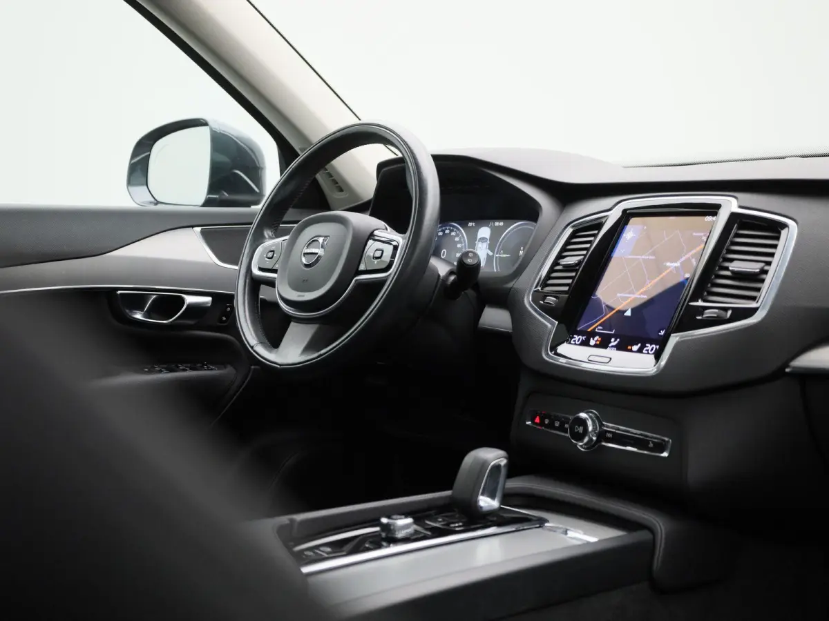 2.0 T8 4WD Geartronic Momentum Pro 7-ZITTER | PANORAMADAK | ELEKTRISCHE ACHTERKLEP | BLUETOOTH | ACHTERUITRIJCAMERA | TREKHAAK | LEDER |
