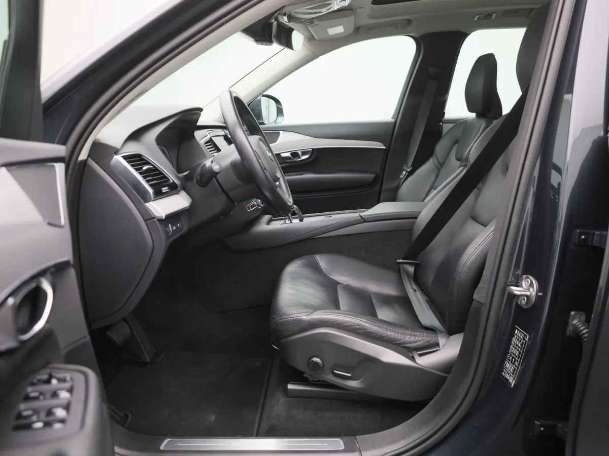 2.0 T8 4WD Geartronic Momentum Pro 7-ZITTER | PANORAMADAK | ELEKTRISCHE ACHTERKLEP | BLUETOOTH | ACHTERUITRIJCAMERA | TREKHAAK | LEDER |
