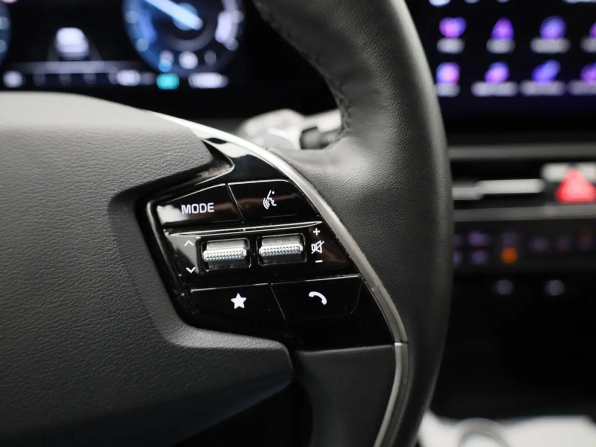 1.6 GDi PHEV Launch Edition | Automaat | Apple Carplay / Android Auto | Parkeer sensoren | Leder | Trekhaak | Stoel verwarming/koeling | Stuur verwarming | Adaptive cruise control | Climate 