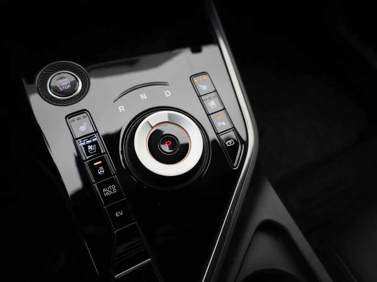 1.6 GDi PHEV Launch Edition | Automaat | Apple Carplay / Android Auto | Parkeer sensoren | Leder | Trekhaak | Stoel verwarming/koeling | Stuur verwarming | Adaptive cruise control | Climate 