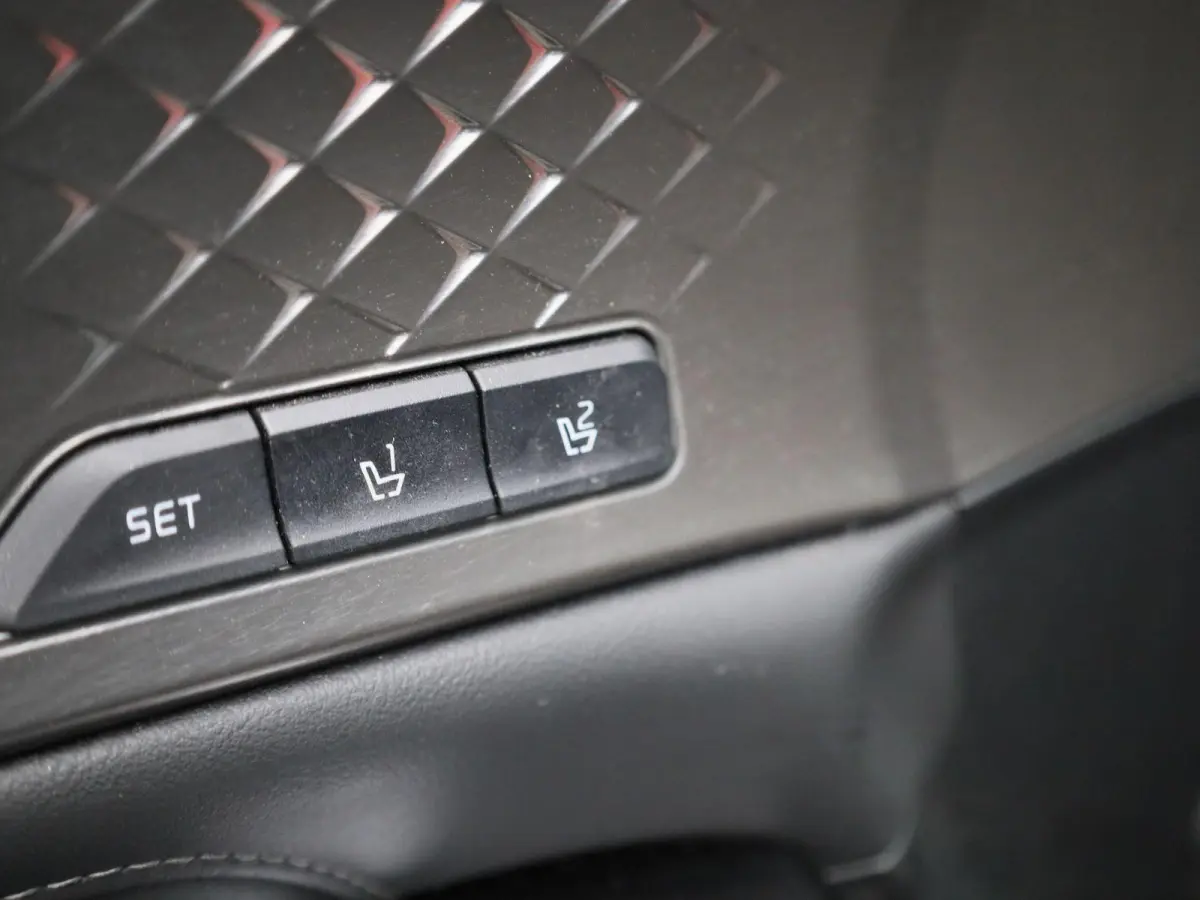 Pulse 1.6 PHEV 4WD AT | 7-ZITTER | TREKHAAK | LEDER | STOELVERWARMING | STOELKOELING | ELEKTRISCHE STOELEN | ELEKTRISCHE ACHTERKLEP | ACHTERUITRIJCAMERA |