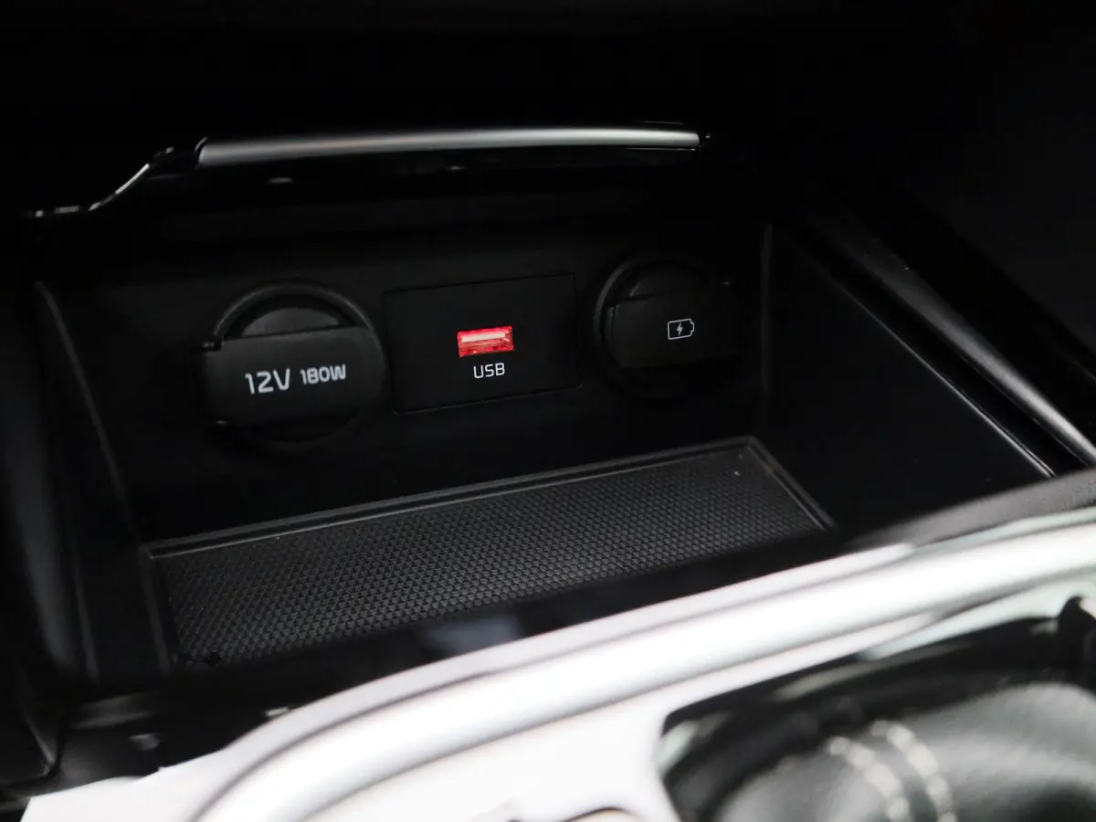 1.5 T-GDi GT-Line | Panoramadak | Navigatie | Half leder | Apple Carplay / Android Auto | Climate Control | Camera | Elec. Achterklep | Stoel- Stuurverwarming | DAB | Cruise Control | LMV |