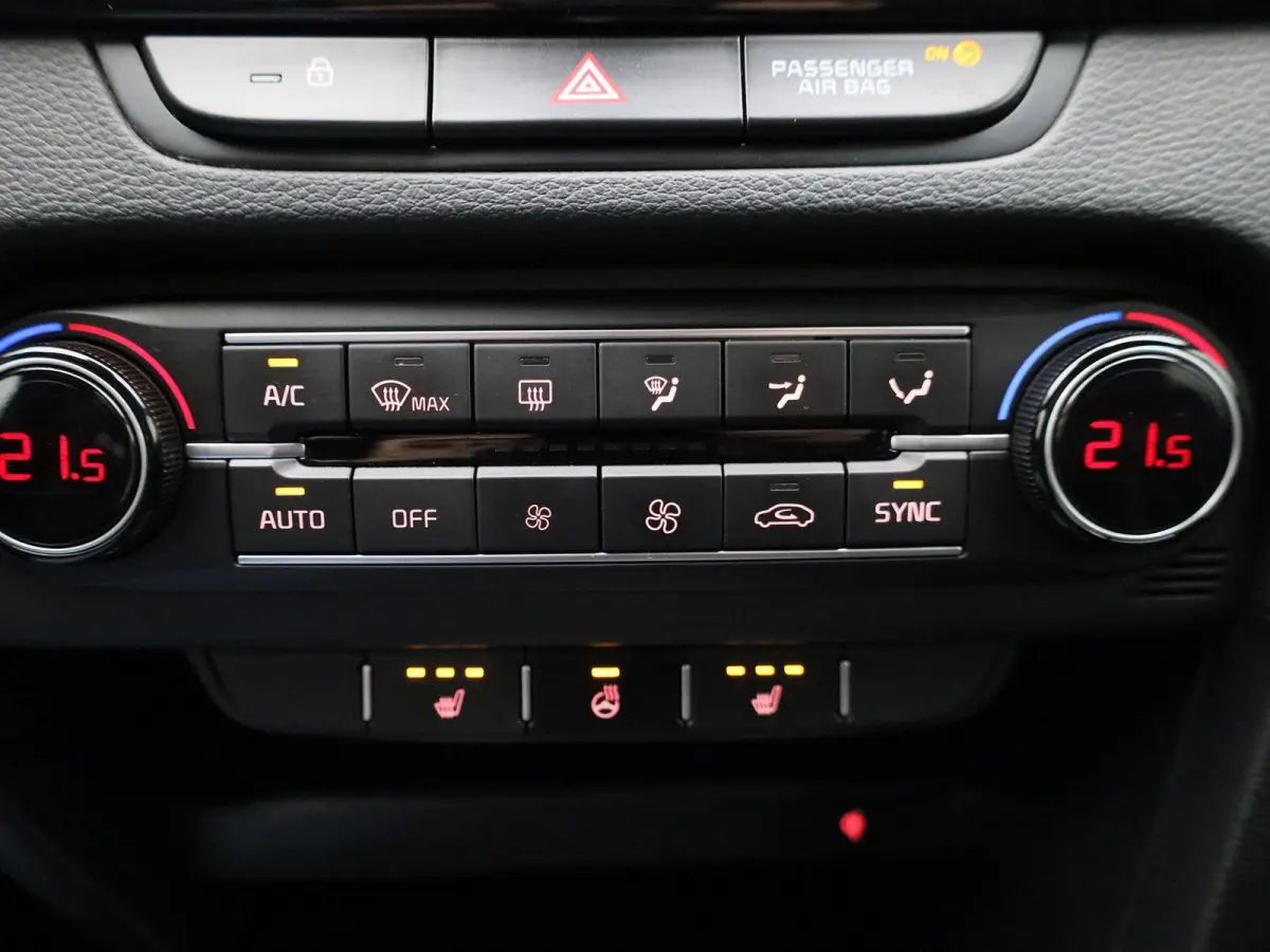 1.5 T-GDi GT-Line | Panoramadak | Navigatie | Half leder | Apple Carplay / Android Auto | Climate Control | Camera | Elec. Achterklep | Stoel- Stuurverwarming | DAB | Cruise Control | LMV |