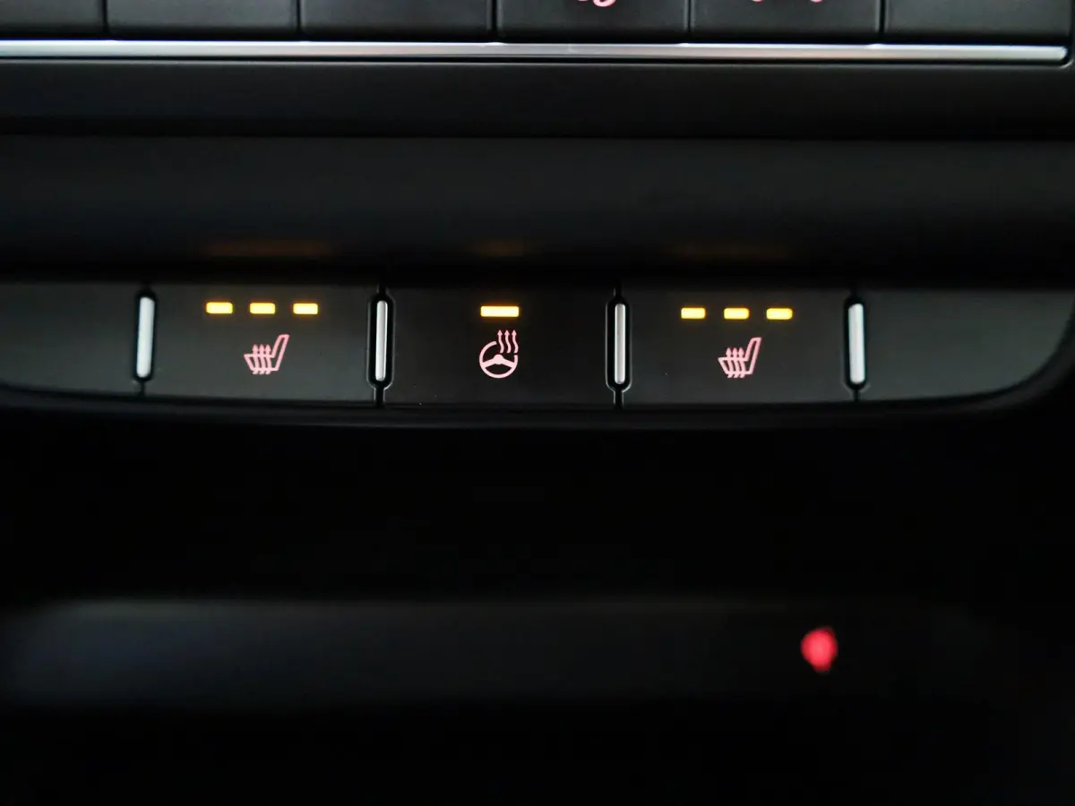 1.5 T-GDi GT-Line | Panoramadak | Navigatie | Half leder | Apple Carplay / Android Auto | Climate Control | Camera | Elec. Achterklep | Stoel- Stuurverwarming | DAB | Cruise Control | LMV |