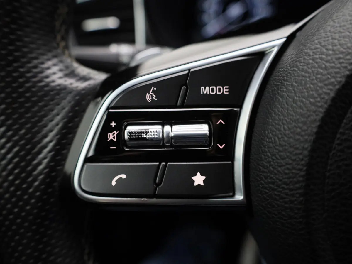 1.5 T-GDi GT-Line | Panoramadak | Navigatie | Half leder | Apple Carplay / Android Auto | Climate Control | Camera | Elec. Achterklep | Stoel- Stuurverwarming | DAB | Cruise Control | LMV |