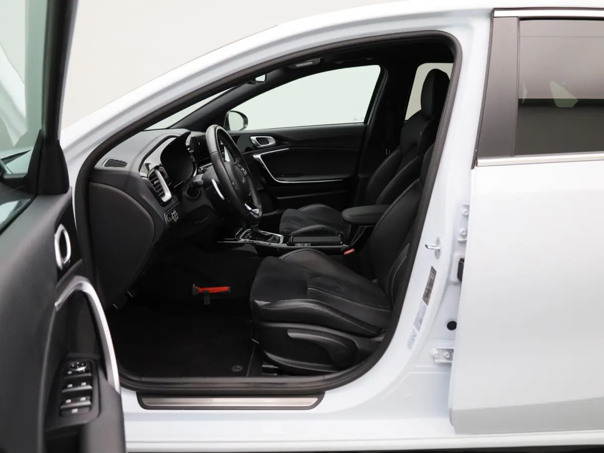 1.5 T-GDi GT-Line | Panoramadak | Navigatie | Half leder | Apple Carplay / Android Auto | Climate Control | Camera | Elec. Achterklep | Stoel- Stuurverwarming | DAB | Cruise Control | LMV |