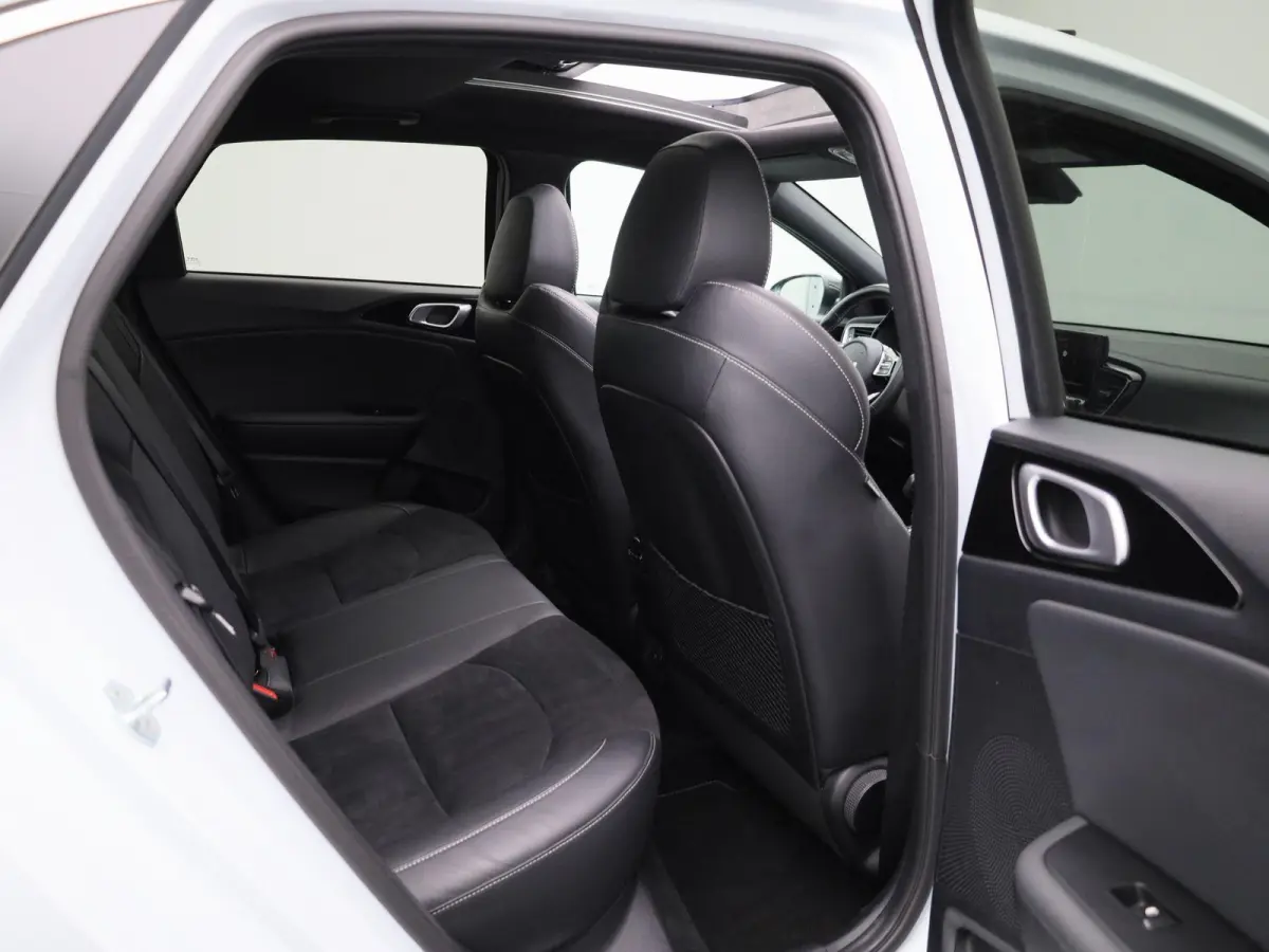 1.5 T-GDi GT-Line | Panoramadak | Navigatie | Half leder | Apple Carplay / Android Auto | Climate Control | Camera | Elec. Achterklep | Stoel- Stuurverwarming | DAB | Cruise Control | LMV |