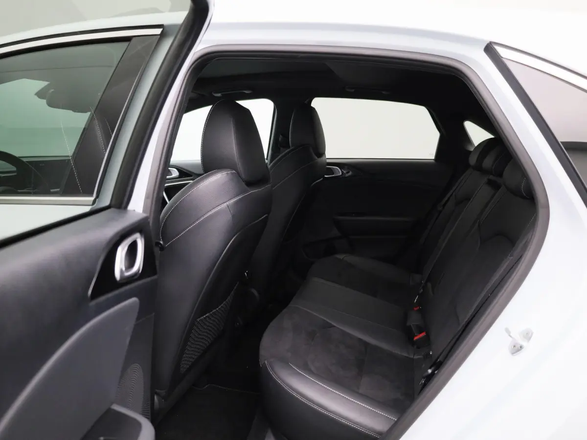 1.5 T-GDi GT-Line | Panoramadak | Navigatie | Half leder | Apple Carplay / Android Auto | Climate Control | Camera | Elec. Achterklep | Stoel- Stuurverwarming | DAB | Cruise Control | LMV |