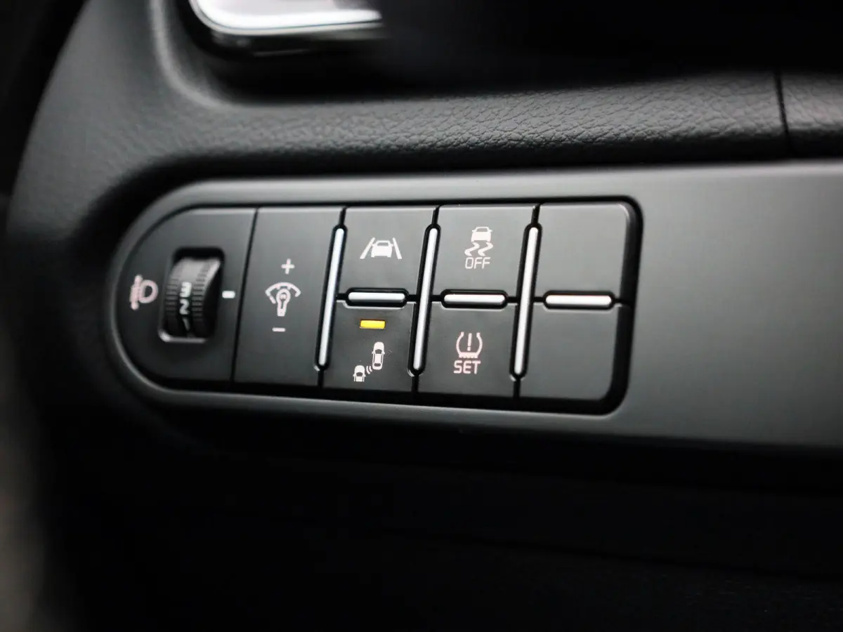 1.5 T-GDi GT-Line | Panoramadak | Navigatie | Half leder | Apple Carplay / Android Auto | Climate Control | Camera | Elec. Achterklep | Stoel- Stuurverwarming | DAB | Cruise Control | LMV |
