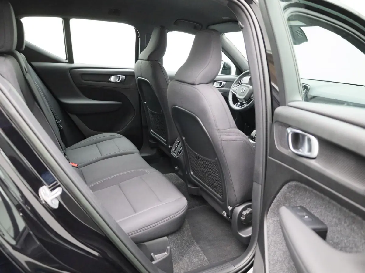 Core | Automaat | Apple Carplay / Android Auto | Virtual Cockpit | Achteruitrijcamera | Climate Control | Cruise Control | Bluetooth | Lichtmetalen Velgen |