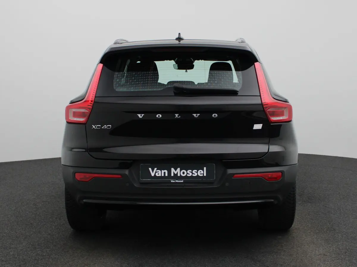 Core | Automaat | Apple Carplay / Android Auto | Virtual Cockpit | Achteruitrijcamera | Climate Control | Cruise Control | Bluetooth | Lichtmetalen Velgen |