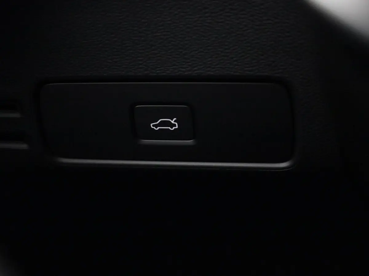 Core | Automaat | Apple Carplay / Android Auto | Virtual Cockpit | Achteruitrijcamera | Climate Control | Cruise Control | Bluetooth | Lichtmetalen Velgen |