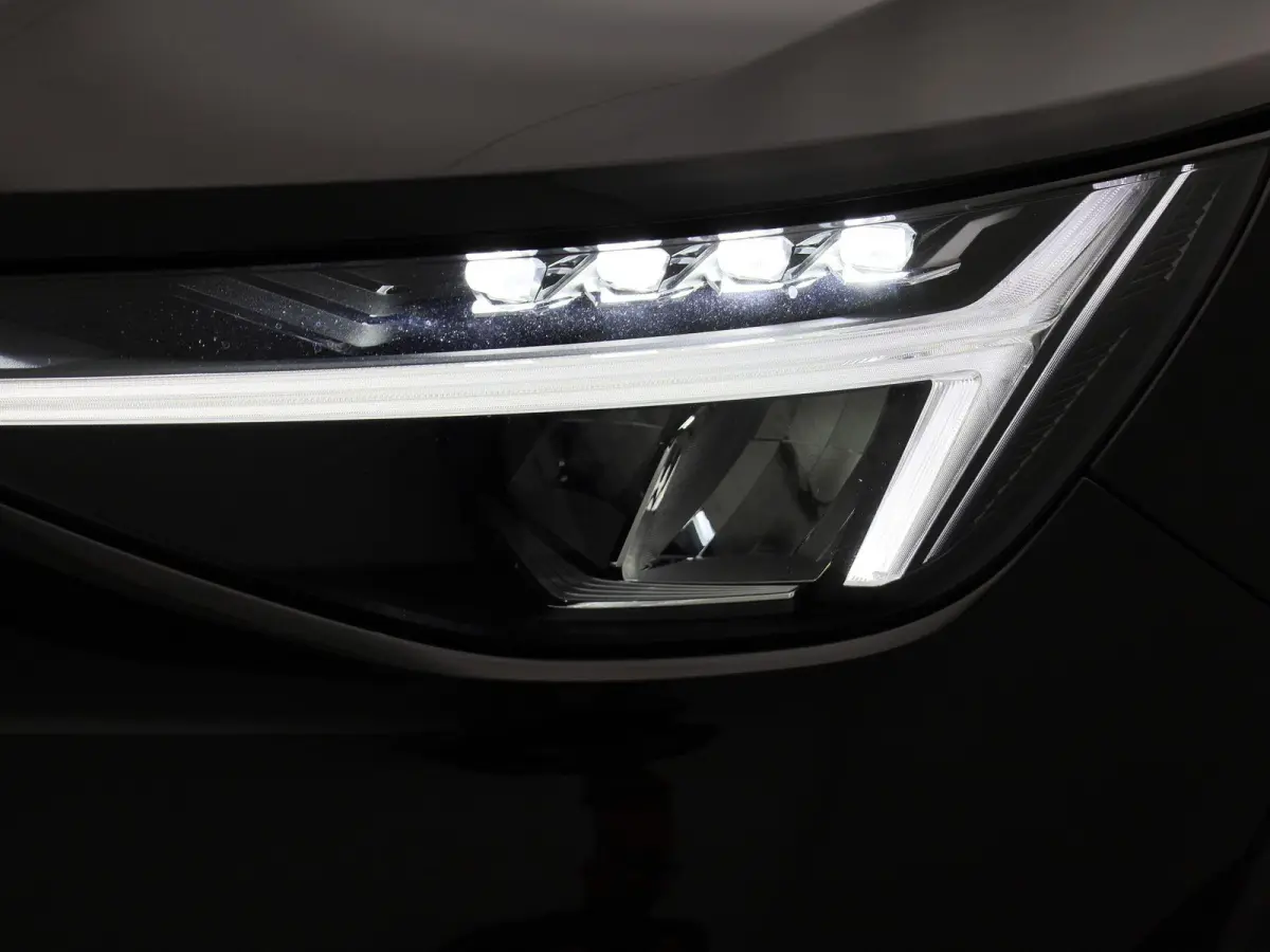 Core | Automaat | Apple Carplay / Android Auto | Virtual Cockpit | Achteruitrijcamera | Climate Control | Cruise Control | Bluetooth | Lichtmetalen Velgen |