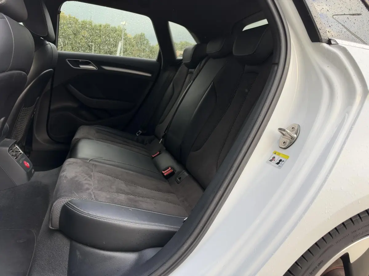1.4 TFSI S-Line | Xenon | Alcantara/Leder | Navigatie | Cruise | Climate | Stoelverwarming