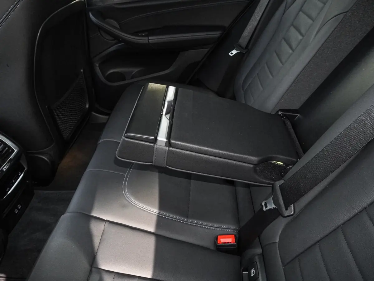 M-SPORT 80 kWh (210kW/286pk) ** LED, LEDER, PANO, TREKH, VERW. STUUR, 20-inch LMV ** 1e EIG - UNFALLFREI ** ** INFORMEER OOK NAAR ONZE AANTREKKELIJKE FINANCIAL-LEASE TARIEVEN **