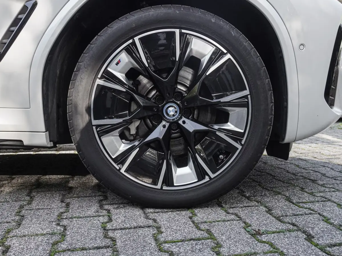 M-SPORT 80 kWh (210kW/286pk) ** LED, LEDER, PANO, TREKH, VERW. STUUR, 20-inch LMV ** 1e EIG - UNFALLFREI ** ** INFORMEER OOK NAAR ONZE AANTREKKELIJKE FINANCIAL-LEASE TARIEVEN **