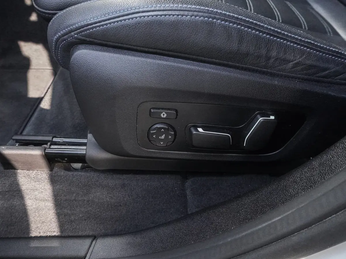 M-SPORT 80 kWh (210kW/286pk) ** LED, LEDER, PANO, TREKH, VERW. STUUR, 20-inch LMV ** 1e EIG - UNFALLFREI ** ** INFORMEER OOK NAAR ONZE AANTREKKELIJKE FINANCIAL-LEASE TARIEVEN **