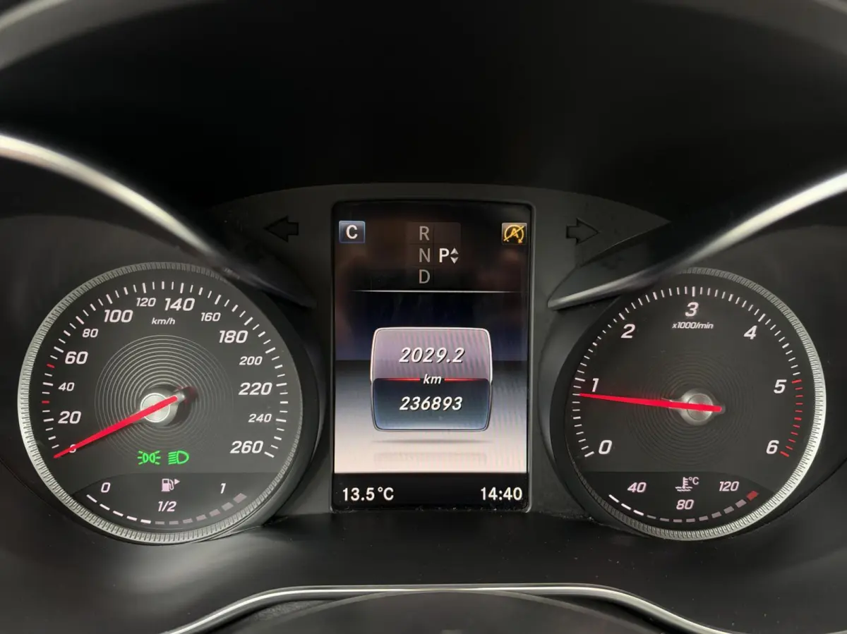 180 CDI Premium Plus | Leder | Xenon | Navigatie | Trekhaak | Cruise | Climate | Stoelverwarming