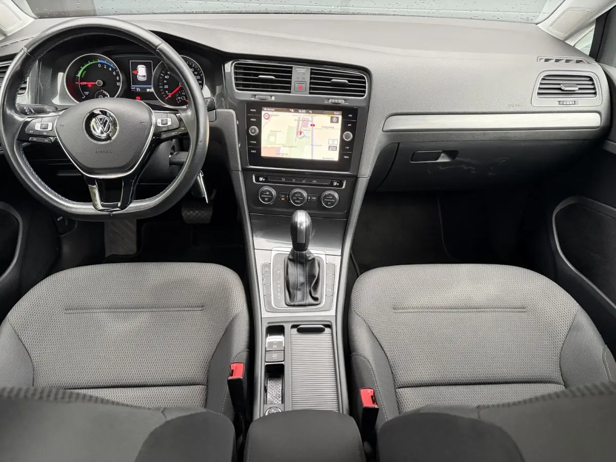 E-DITION ✓SOH 90.63%✓2e Eigenaar✓Carplay✓Navi✓Clima✓Cruise✓Pdc V+A✓Lm velgen✓136pk✓Recent beurt gehad✓Weinig Km✓Zeer Zuinig✓N.A.P✓Apk tot 05-2028